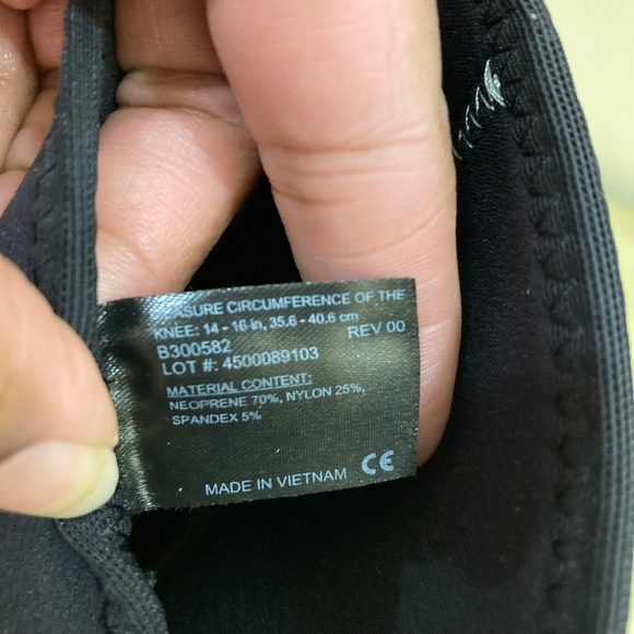 NWT Mueller Sport Care Knee Sleeve, size M, closed patella - Picture 5 of 6